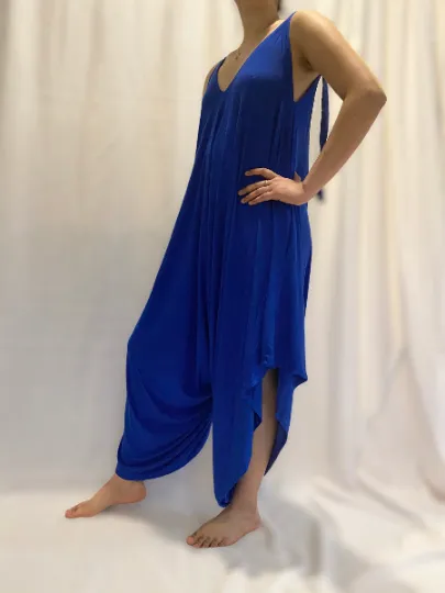 Flowy Solid Color Tie Jumpsuit